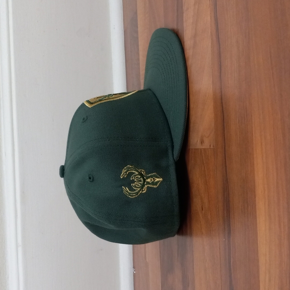 Milwaukee Bucks 59fifty fitted 7 1/8 - Picture 3 of 4